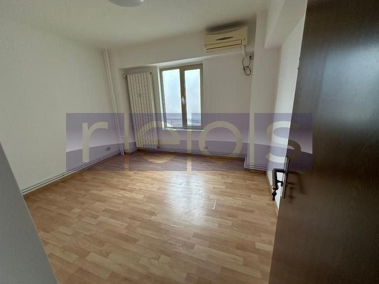 Apartament cu 3 camere decomandat în P-ța Alba Iulia