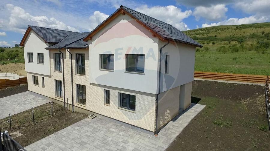 Duplex cu 4 camere cu Teren 400 Mp în Chinteni