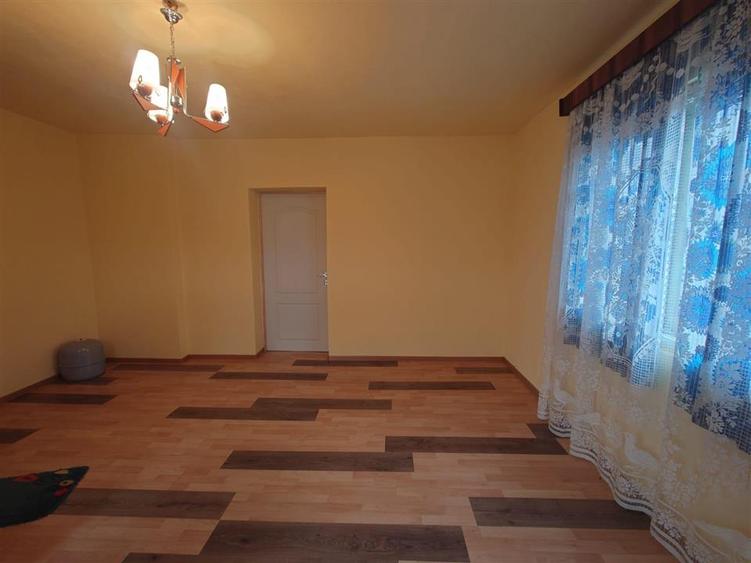 Casă individuală cu 9 camere cu Teren 2339 Mp în Exterior Nord