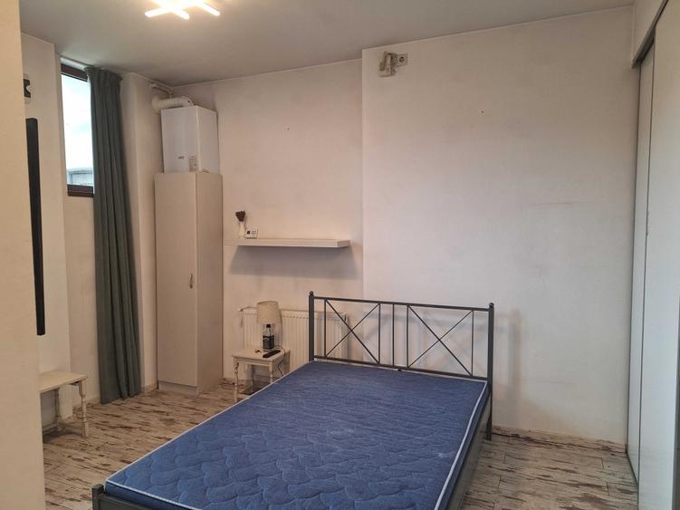 Garsonieră decomandată în Central
