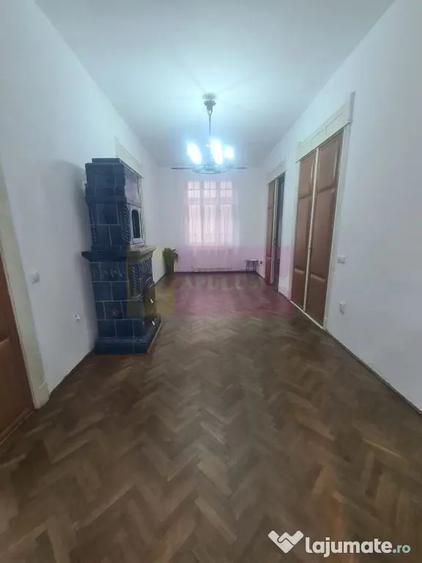 Casă cu 3 camere cu Teren 247 Mp în Central