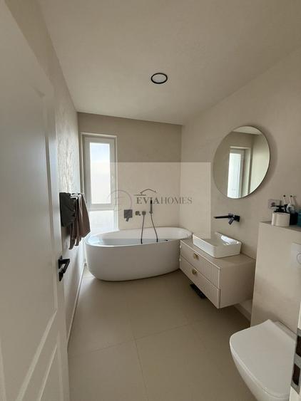 Apartament cu 3 camere semidecomandat, mobilat în Bulgaria