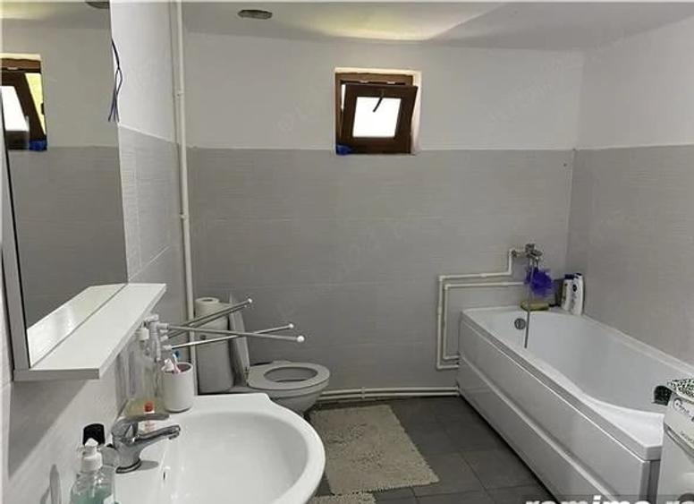 Casă cu Teren 700 Mp în Săcelu