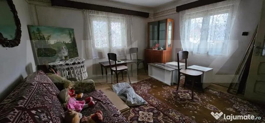 Casă cu 2 camere cu Teren 1200 Mp în Central
