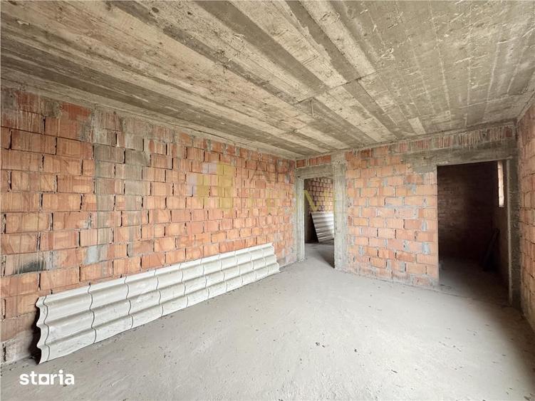 Casă cu 7 camere cu Teren 1200 Mp în Bărcănești