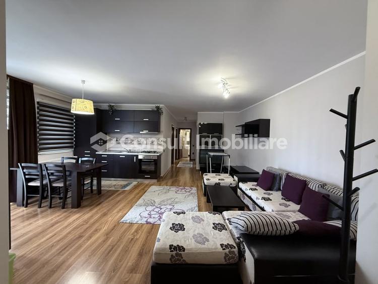 Apartament cu 3 camere semidecomandat, mobilat în Central