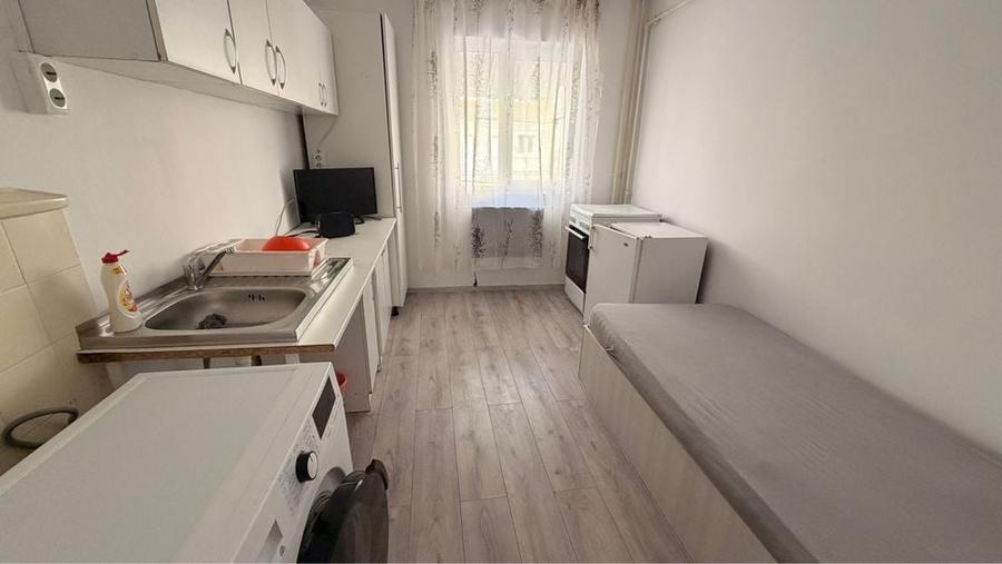 Garsonieră decomandată în Central