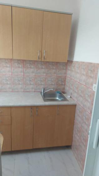 Garsonieră decomandată în Confecții