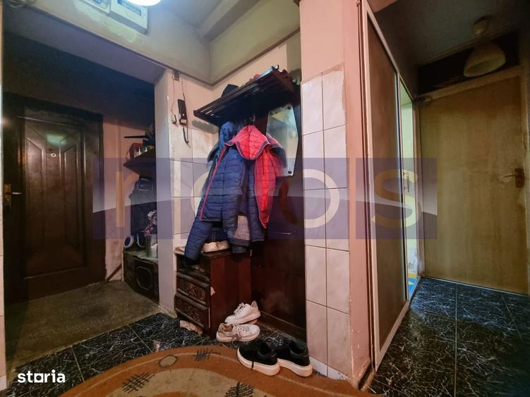 Apartament cu 4 camere semidecomandat în Tineretului