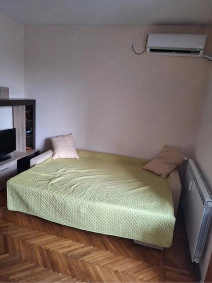 Garsonieră decomandată în Baba Novac