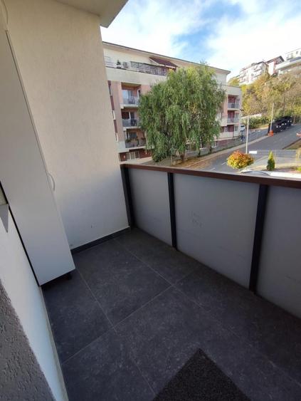 Apartament cu 2 camere semidecomandat în Florești