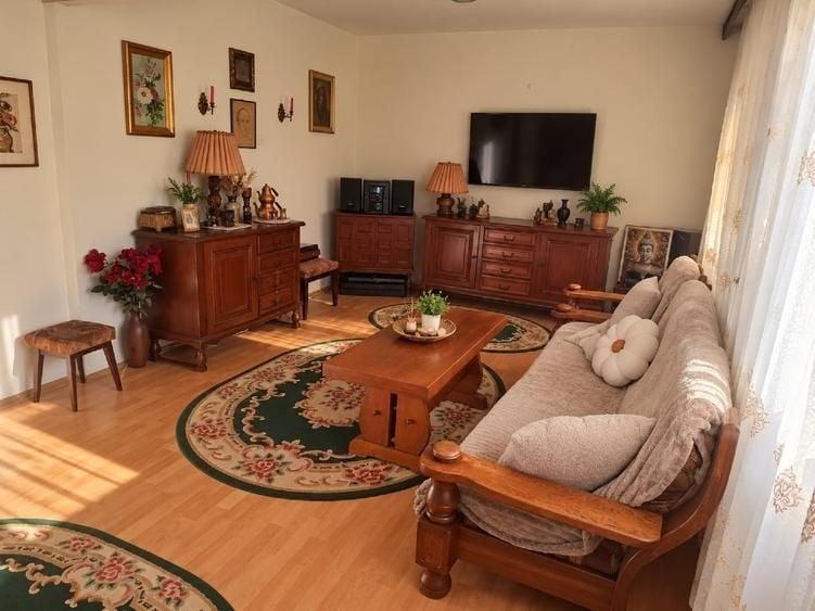 Apartament cu 4 camere decomandat, mobilat în Tineretului