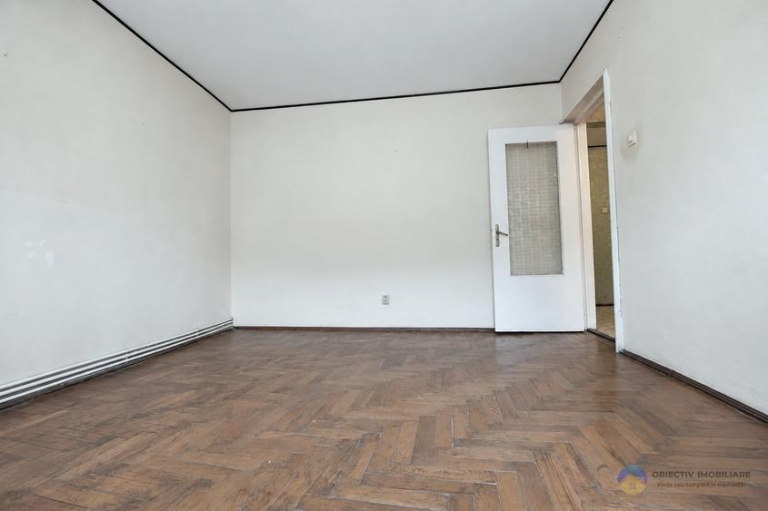 Apartament cu 3 camere decomandat în Mărăței