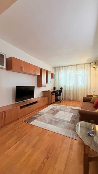 Apartament cu 3 camere decomandat în Moșilor