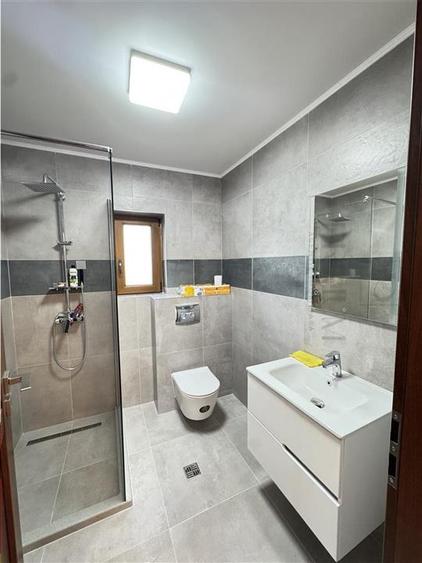 Casă individuală cu 5 camere cu Canalizare în Chișoda