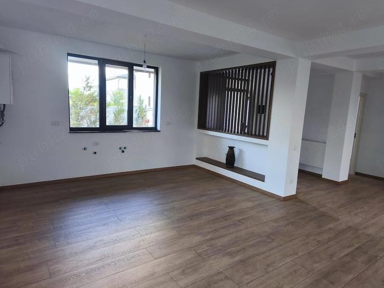 Casă cu 5 camere cu Teren 371 Mp în Afumați