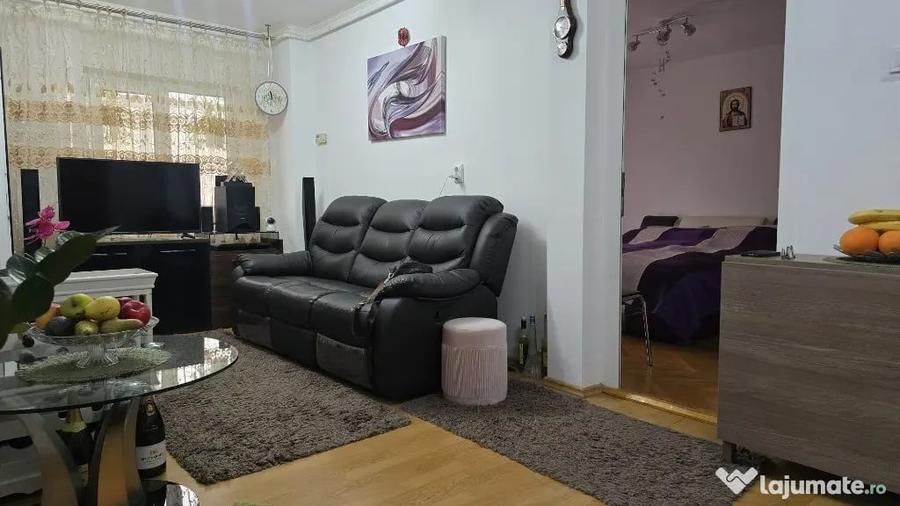 Apartament cu 3 camere decomandat în Decebal