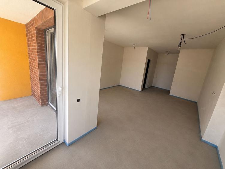 Apartament cu 2 camere semidecomandat în Florești