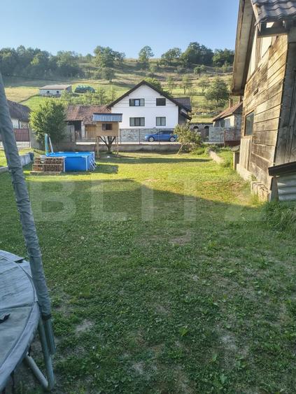 Casă individuală cu 6 camere cu Canalizare în Vest