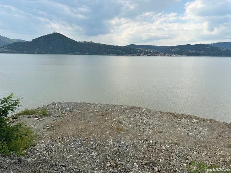 Teren de 1004 mp, în Svinița