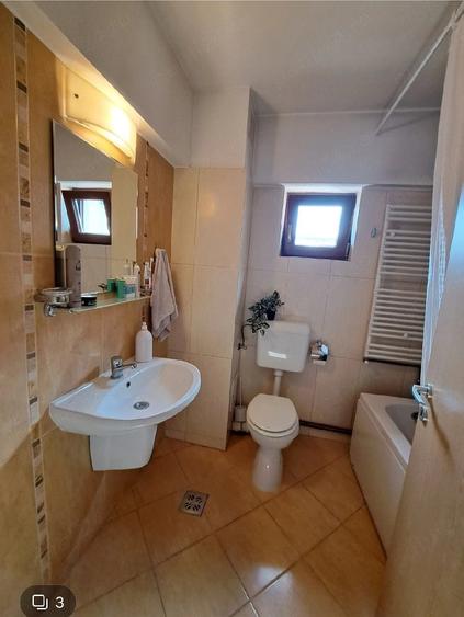 Apartament cu 4 camere decomandat în Confecții