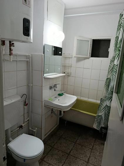 Apartament cu 2 camere decomandat în Sărari