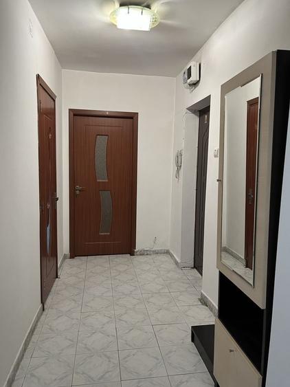 Apartament cu 2 camere decomandat în 1 Mai