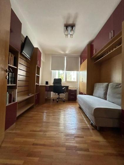 Apartament cu 3 camere în Drumul Taberei