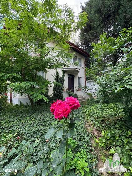 Casă cu 4 camere cu Teren 807 Mp în Băneasa