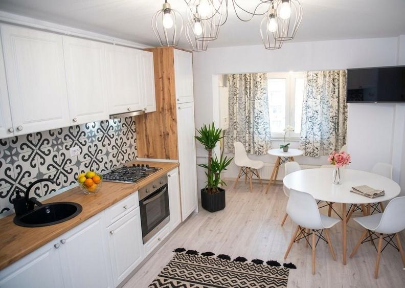 Apartament cu 3 camere decomandat în Central
