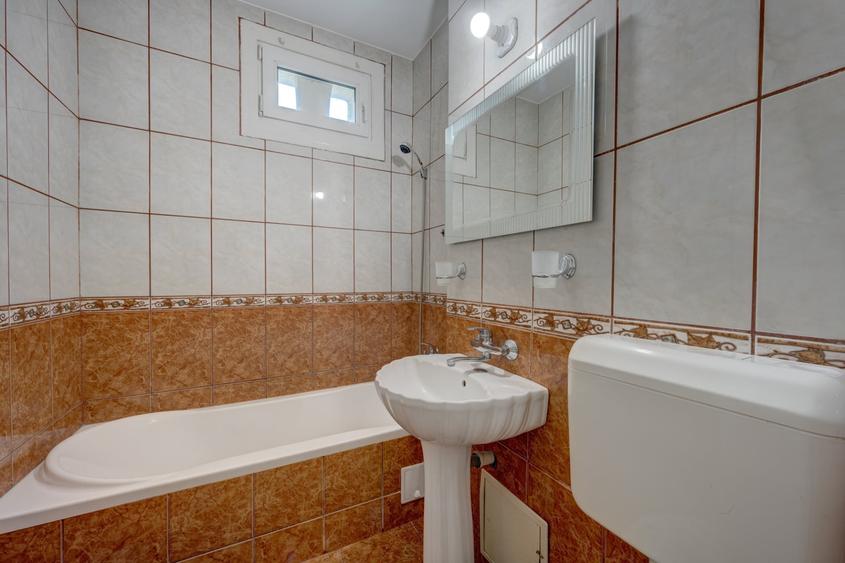 Apartament cu 2 camere semidecomandat, mobilat în 1 Mai