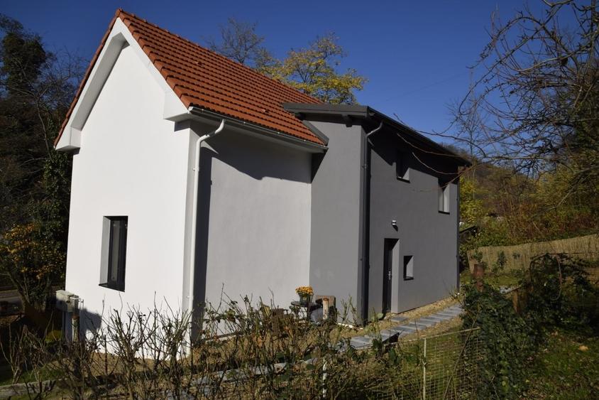 Casă cu 4 camere cu Teren 600 Mp în Central