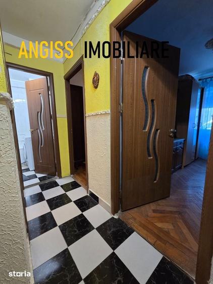 Apartament cu 3 camere decomandat în Babadag