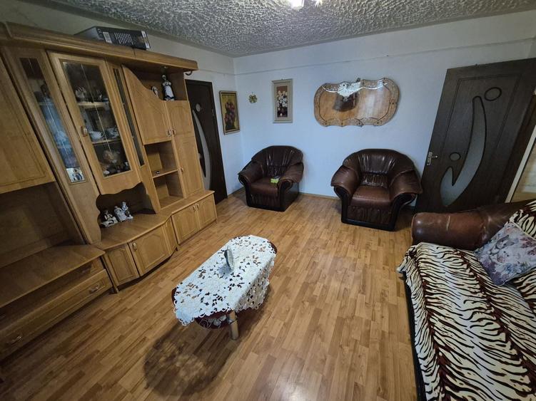 Apartament cu 2 camere semidecomandat în Croitori