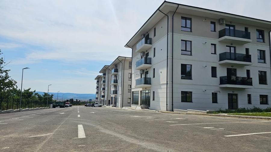 Apartament cu 3 camere decomandat în Nicolina