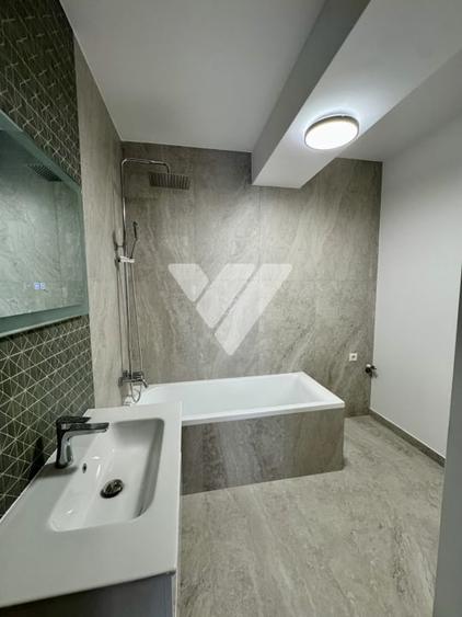 Apartament cu 3 camere decomandat în Periferie