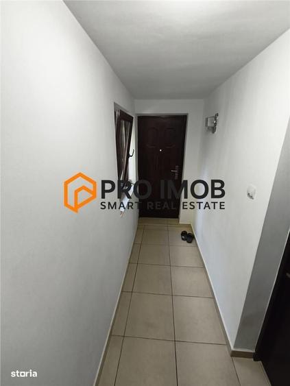 Casă cu 4 camere semidecomandat în Broșteni