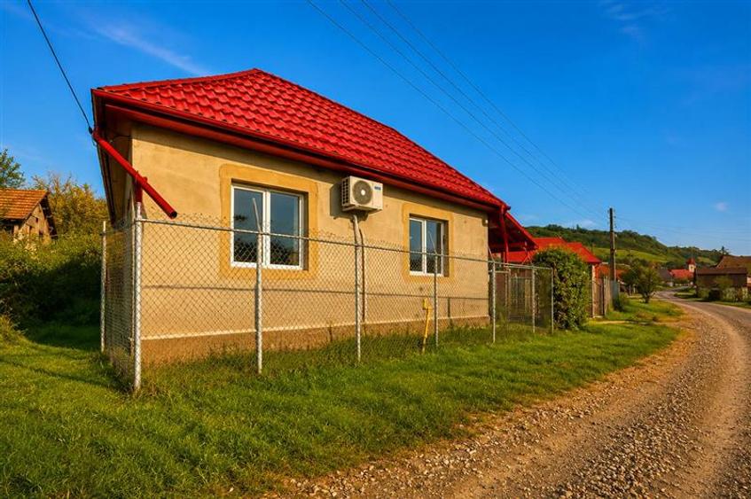Casă individuală cu 3 camere cu Teren 2700 Mp în Sânmărghita