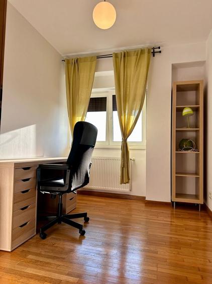Apartament cu 4 camere semidecomandat, mobilat în Decebal