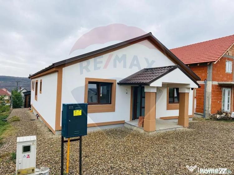Casă cu 4 camere cu Teren 300 Mp în Betfia