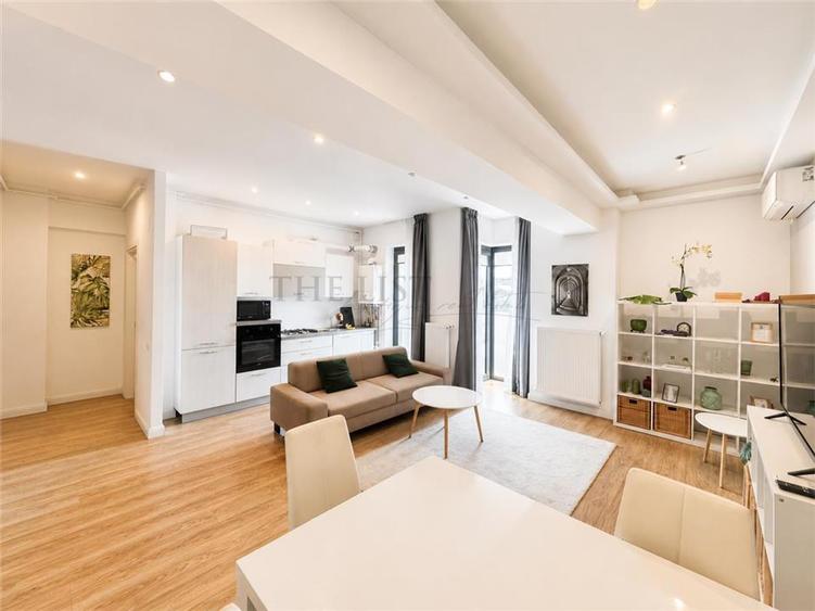 Apartament cu 2 camere semidecomandat, mobilat în Aviației