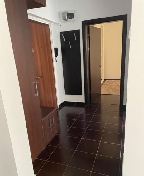 Apartament cu 3 camere decomandat, mobilat în Berceni