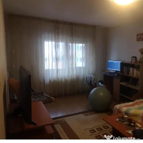 Apartament cu 2 camere decomandat în Rovine