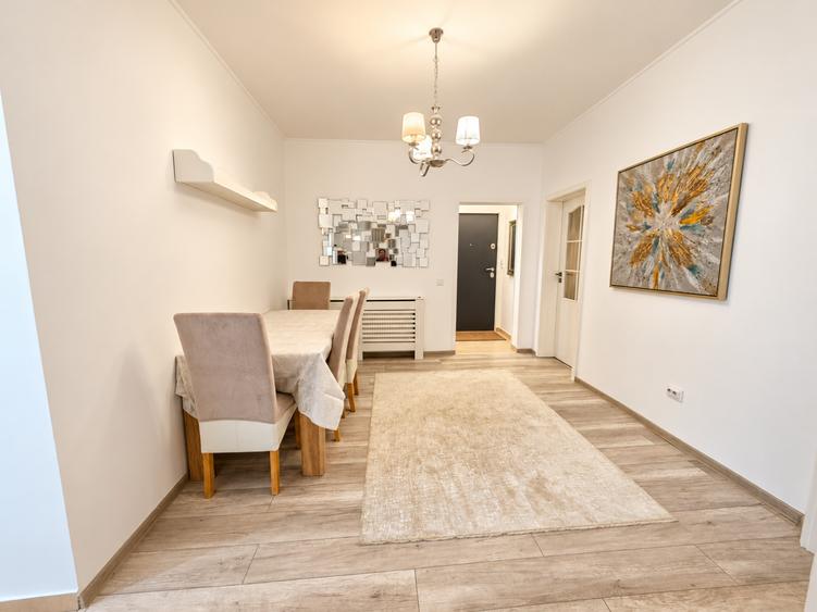 Apartament cu 4 camere semidecomandat în Universitate