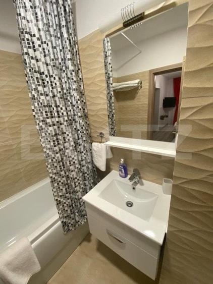 Apartament cu 3 camere semidecomandat, mobilat în Calea București