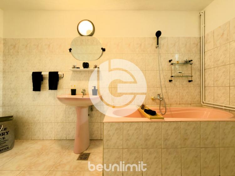 Casă cu 4 camere cu Teren 675 Mp în Central
