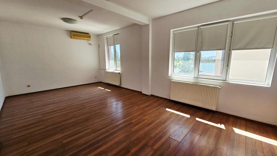 Casă cu 12 camere cu Canalizare în Băneasa
