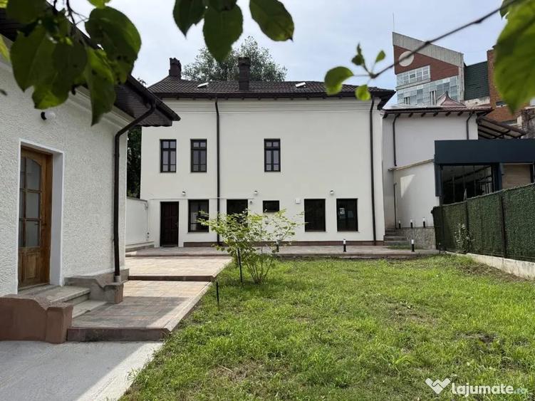 Casă cu 6 camere cu Teren 1000 Mp în Central