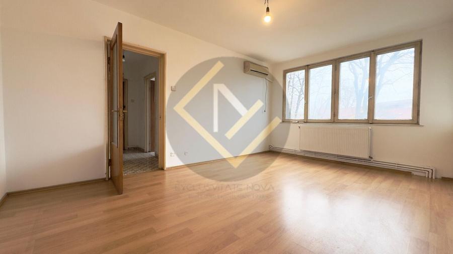 Apartament cu 3 camere semidecomandat în Obor