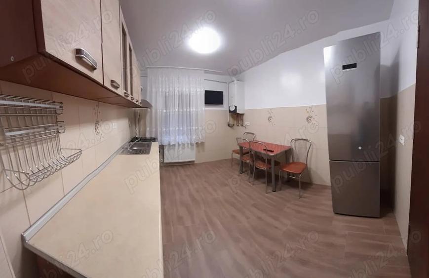 Apartament cu 3 camere decomandat în Micro IV